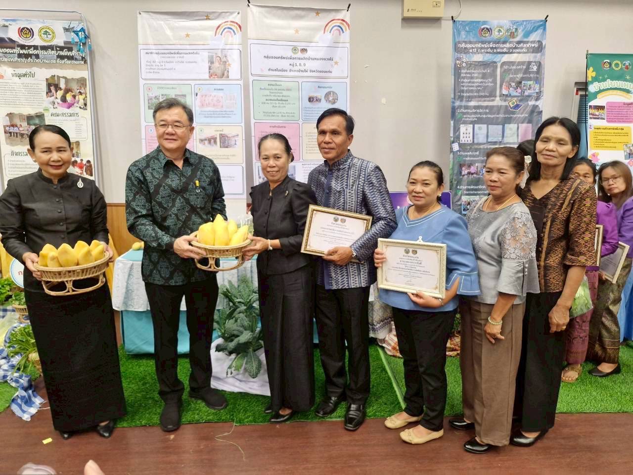 พช.บ้านไผ่ : ร่วมงาน “มหกรรมการออม 52 ปี ทุนชุมชนขับเคลื่อนเศรษฐกิจฐานราก” มุ่งสร้างวินัยการเงิน เสริมความเข้มแข็งชุมชนอย่างยั่งยืน