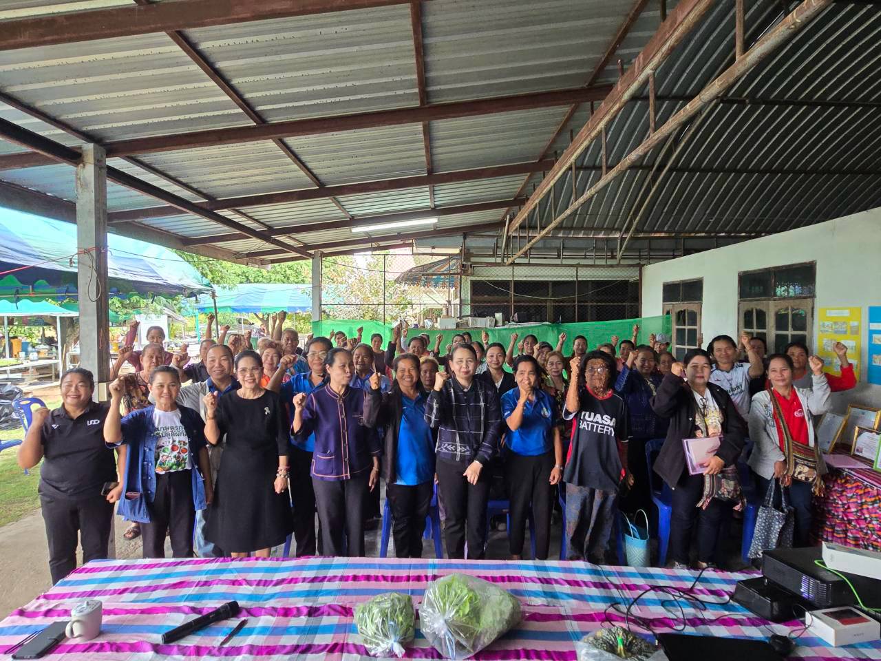พชบ้านไผ่ : ร่วมโครงการพัฒนาคุณภาพคนทุกช่วงวัย กิจกรรมพัฒนาคุณภาพชีวิตครัวเรือนยากจน กลุ่มเปราะบาง และผู้ด้อยโอกาส อำเภอบ้านไผ่
